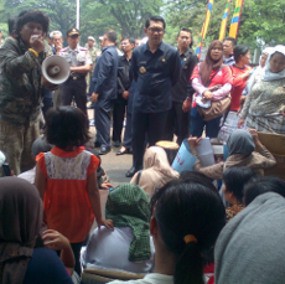 Datangi Ridwan Kamil, Pengemis Minta Gaji hingga Rp 10 Juta Datangi Ridwan Kamil, Pengemis Minta Gaji hingga Rp 10 Juta