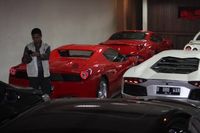 7 Foto Mobil Mewah Milik Adik Gubernur Ratu Atut 7 Foto Mobil Mewah Milik Adik Gubernur Ratu Atut