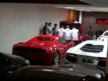 Ferrari, Lamborghini, dan Mobil Mewah Adik Ratu Atut Patut Diselidiki Ferrari, Lamborghini, dan Mobil Mewah Adik Ratu Atut Patut Diselidiki