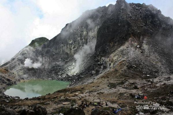 Kawah Gunung Sibayak