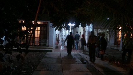 Pengepungan Perampok di Paseban, Polisi Letuskan Tembakan ke Arah Rumah Kosong Pengepungan Perampok di Paseban, Polisi Letuskan Tembakan ke Arah Rumah Kosong
