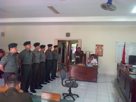 6 Anggota TNI Dituntut 1-2 Tahun Bui karena Aniaya Warga hingga Tewas 6 Anggota TNI Dituntut 1-2 Tahun Bui karena Aniaya Warga hingga Tewas