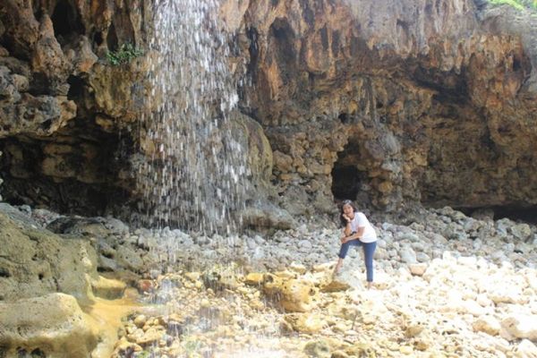 Air Terjun di Pantai Jogan