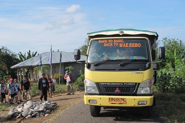 Otokol, Ini Dia Angkot Unik di Flores 091441_ot3