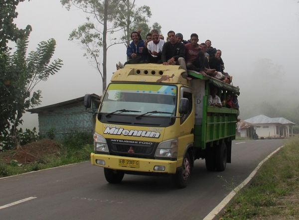 Otokol, Ini Dia Angkot Unik di Flores 091455_ot4