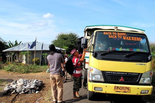 Otokol, Ini Dia Angkot Unik di Flores 091527_ot5