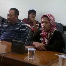istri perangkat desa http://images.detik.com/customthumb/2014/01/23/475/234822_istritembakmatil.jpg?w=460