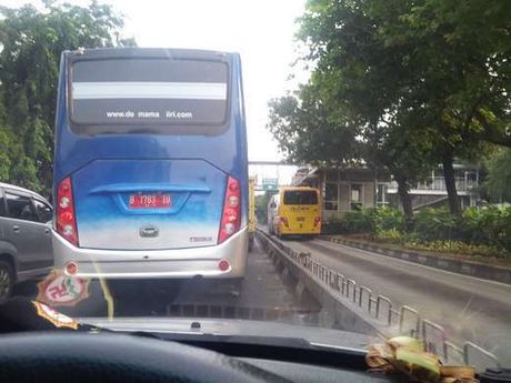 Bus Plat Merah ‘Enjoy Jakarta’ Masuk Busway