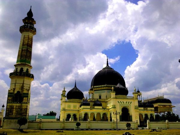 Download this Masjid Azizi Adalah Peninggalan Kesultanan Langkat Yang Berada picture