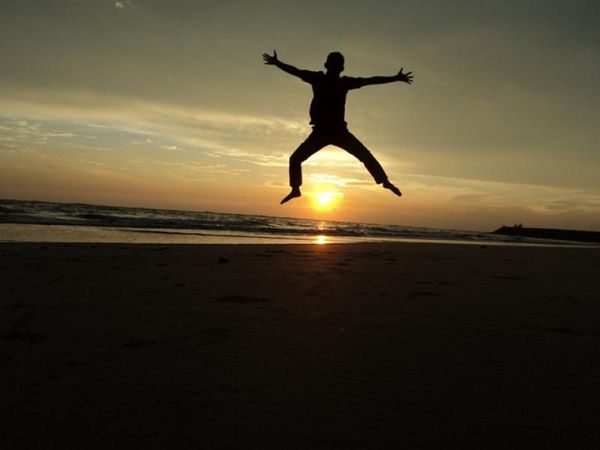 Ekspresi dengan view sunset