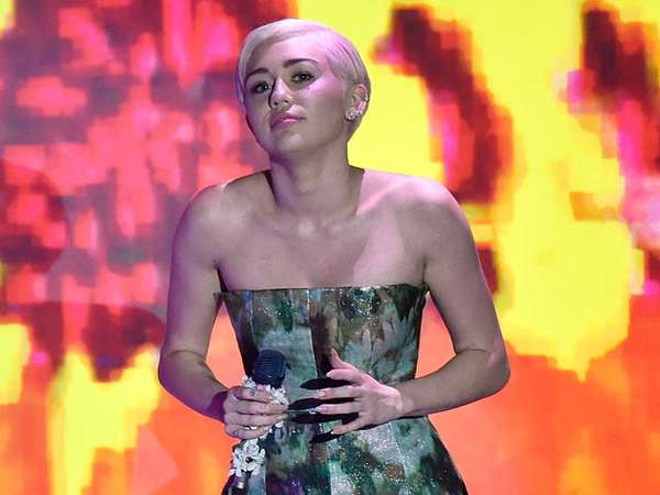 Miley Cyrus Tak Vulgar di WMA 2014 Miley Cyrus Tak Vulgar di WMA 2014