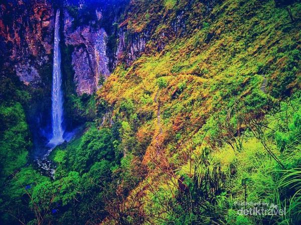 Air Terjun Sipiso-piso, di Tanah Karo, Sumatera Utara.