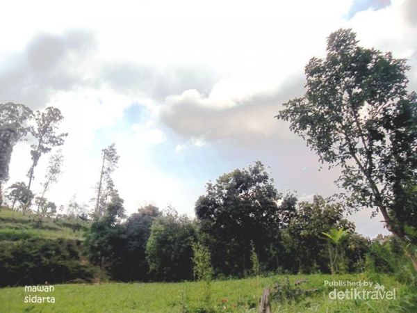 Panorama yang terlihat dari sudut lain Dusun Gangsiran tempat gua berada.