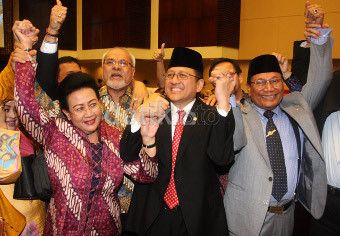 Presiden SBY menerbitkan 2 Perpu untuk menolak pilkada langsung