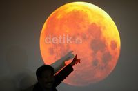 Ingin Lihat Gerhana Bulan, Warga Padati Planetarium