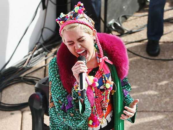 Miley Cyrus Warna-warni di Sydney Miley Cyrus Warna-warni di Sydney