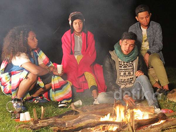 Syuting Film, CJR Kemah di Tengah Hutan Australia Syuting Film, CJR Kemah di Tengah Hutan Australia