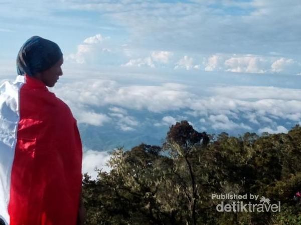 Puncak Cikuray, menghadap ke arah selatan