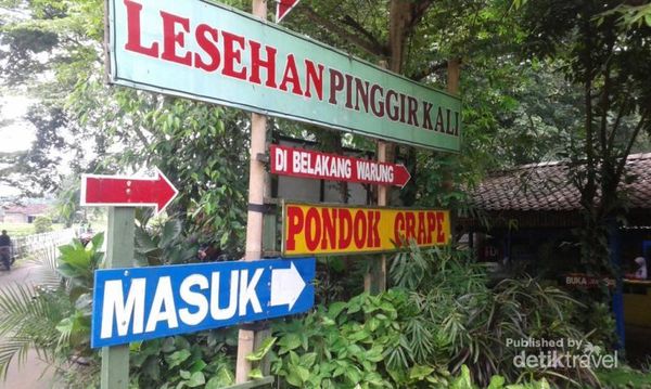 Gerbang masuk area kuliner