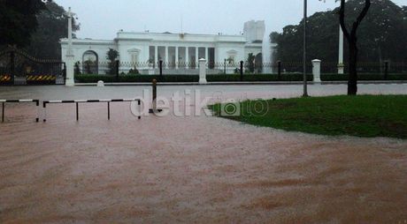 Beda Banjir 2013 dan 2015 yang Sama-sama Genangi Istana Negara