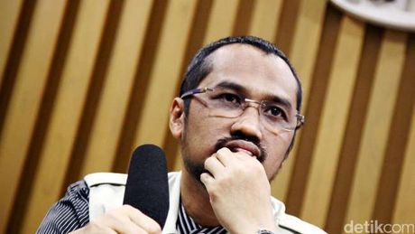 Ketua KPK Abraham Samad Tersangka Pemalsuan Dokumen Ketua KPK Abraham Samad Tersangka Pemalsuan Dokumen
