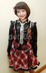 Ia tampil dengan kostum khas JKT48.  Pool/Gus Mun/detikFoto.