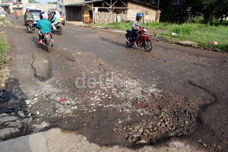 Buntut Jalan Rusak, Walikota Bekasi dan Gubernur Jabar Digugat Rp 800 juta