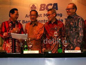BCA Raih Laba Bersih Rp 16,5 Triliun BCA Raih Laba Bersih Rp 16,5 Triliun
