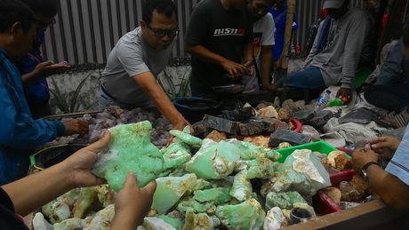 Begini Suasana Demam Batu di Pasar Akik Terbesar di Indonesia