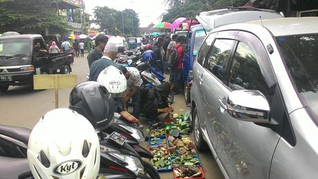 Begini Suasana Demam Batu di Pasar Akik Terbesar di Indonesia - 2