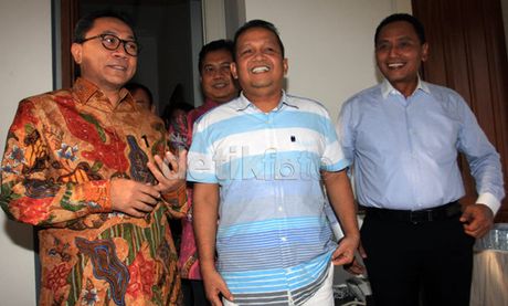 Sutrisno Bachir Setuju Wacana Parpol Didanai APBN Rp 1 T Tiap Tahun Sutrisno Bachir Setuju Wacana Parpol Didanai APBN Rp 1 T Tiap Tahun