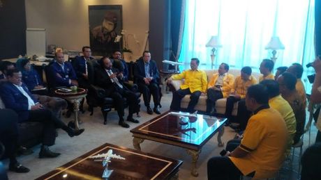 Bertemu Paloh, Agung Laksono: Kami Ikut Dukung Pemerintah Bertemu Paloh, Agung Laksono: Kami Ikut Dukung Pemerintah