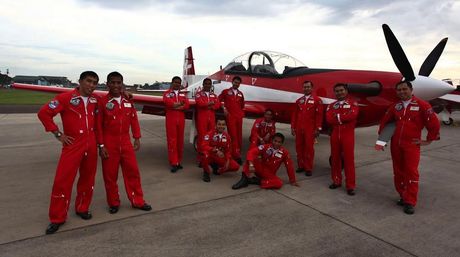 Momen Saat 2 Jupiter Tabrakan, Terbakar, Lalu Pilot Terjun dari Pelontar Momen Saat 2 Jupiter Tabrakan, Terbakar, Lalu Pilot Terjun dari Pelontar
