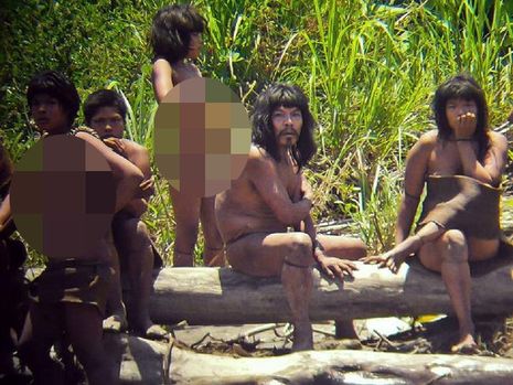 Ketika Suku Paling Terisolasi di Hutan Amazon Menampakan Diri Ketika Suku Paling Terisolasi di Hutan Amazon Menampakan Diri
