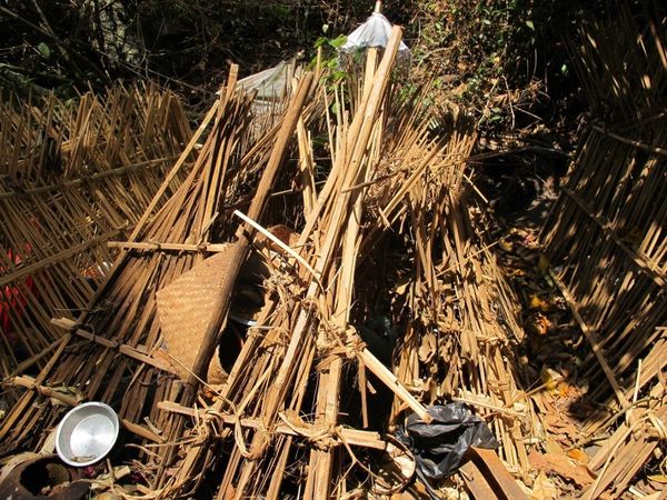 Tengkorak dan Tulang-belulang di Kuburan Trunyan