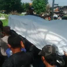 Kematian Dianggap Janggal, Makam Rudianto di Karang Tembok Dibongkar Kematian Dianggap Janggal, Makam Rudianto di Karang Tembok Dibongkar