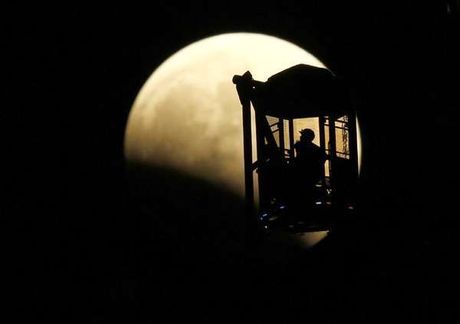 Warna Bulan akan Jadi Semerah Darah Saat Gerhana Total Terjadi Warna Bulan akan Jadi Semerah Darah Saat Gerhana Total Terjadi