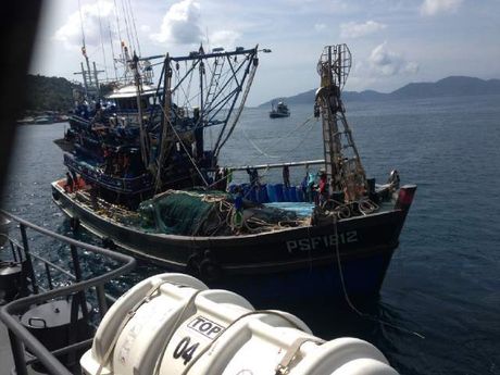 Menyamar, KRI Pattimura Sergap 2 Kapal Ikan Asing di Perbatasan Malaysia