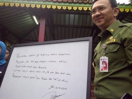 Ahok Tinjau Persiapan UN di SMKN 27 Jakarta Ahok Tinjau Persiapan UN di SMKN 27 Jakarta
