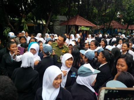 Sebelum UN, Siswa SMKN 27 Ber-selfie Ria dengan Ahok