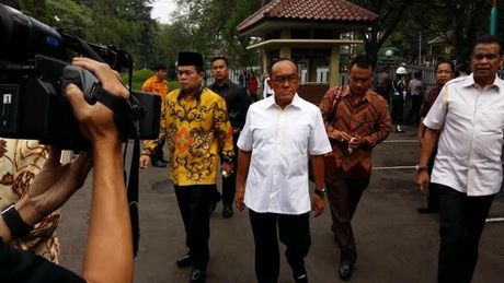 Tak Hanya JK, Aburizal Bakrie Juga Hadiri Persidangan Yance di PN Tipikor Bandung Tak Hanya JK, Aburizal Bakrie Juga Hadiri Persidangan Yance di PN Tipikor Bandung