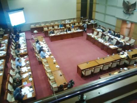 Komisi III dan Menkum HAM Bahas Perppu Pimpinan KPK