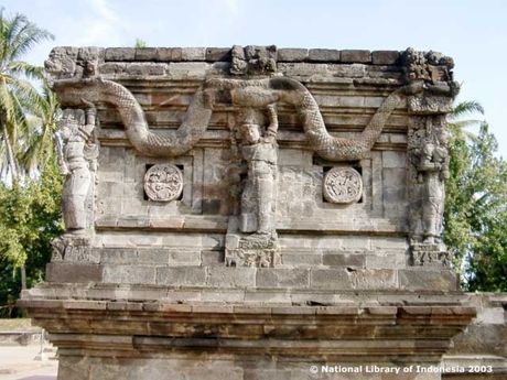 Mencari Tahu Relief Prajurit Mirip Suku Maya di Candi Panataran di Blitar