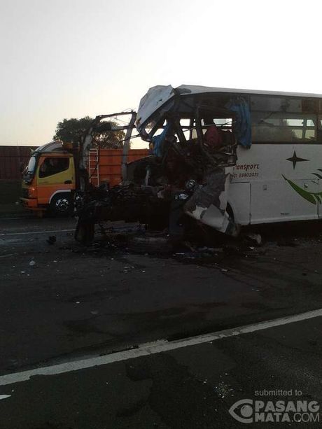 6 Orang Tewas di Tol Cikampek, Ini Kondisi Bus yang Terlibat Kecelakaan