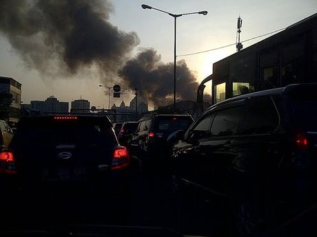 Ruas Gunung Sahari Macet Imbas Kebakaran Rumah di Dekat Terminal Senen Ruas Gunung Sahari Macet Imbas Kebakaran Rumah di Dekat Terminal Senen