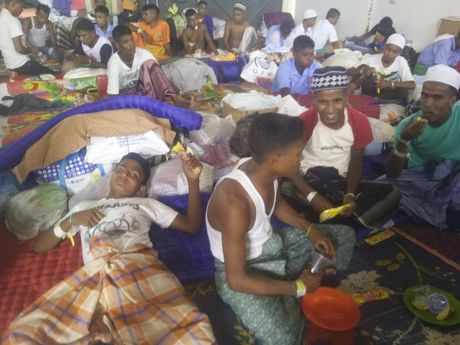 Rebutan Makanan, Imigran Rohingya dan Bangladesh Sempat Berkelahi di Kapal