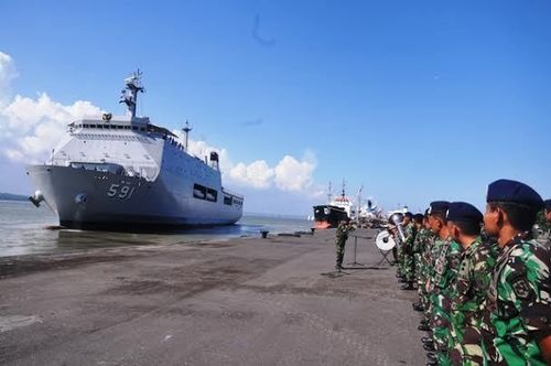 KRI Bung Tomo Tembakkan Rudal Exocet ke Eks KRI Kupang di Laut Jawa 28 Mei