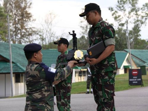 Mengenal Letda Sihombing, Penembak Ulung Kopassus yang Kaya Medali - 1 Mengenal Letda Sihombing, Penembak Ulung Kopassus yang Kaya Medali - 1
