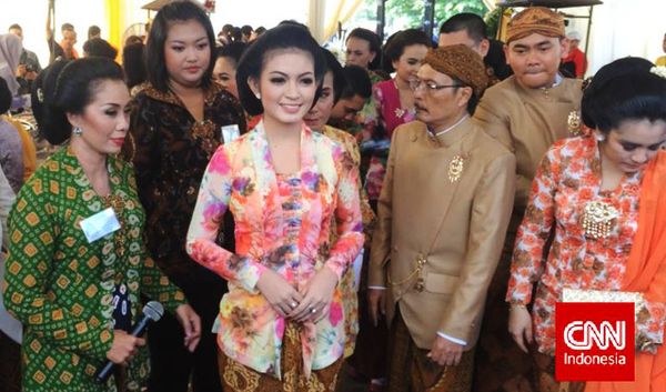 Cantiknya Selvi Berkebaya Kutu Baru