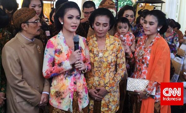Cantiknya Selvi Berkebaya Kutu Baru